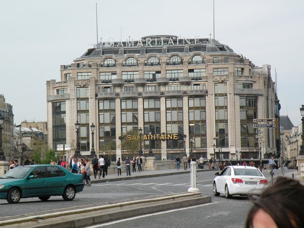  Grand magasin fermé